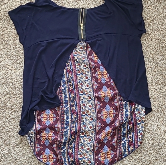 Hi/Lo Mixed Material Blouse - Picture 2 of 6